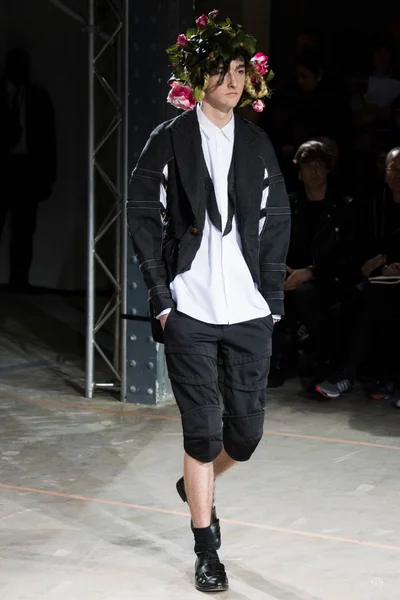 Look 15